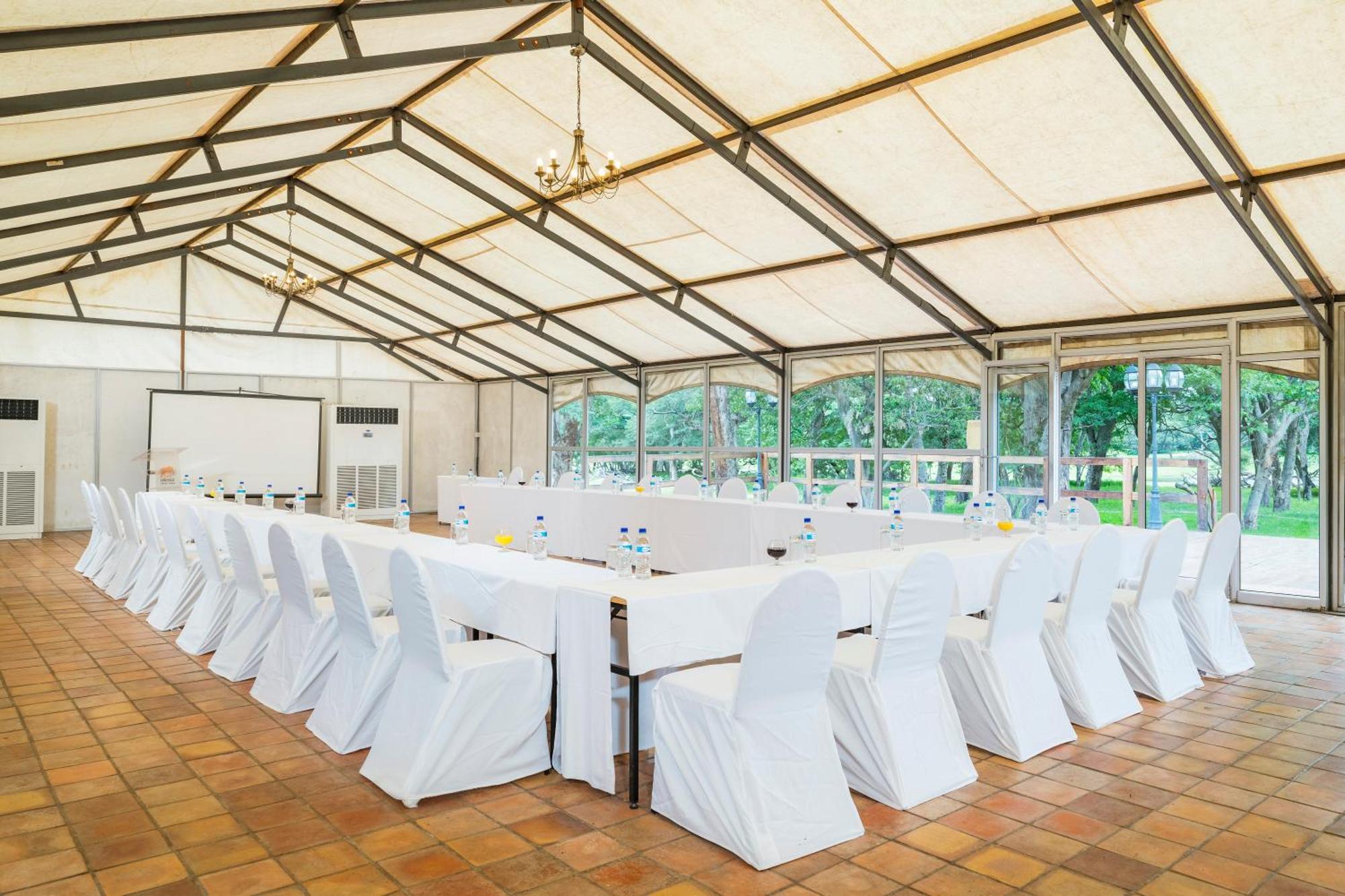 Dete Hwange Safari Lodge מראה חיצוני תמונה